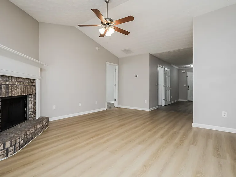 308 Kellys Walk — Photo 3