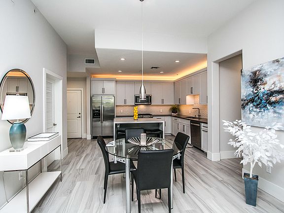 4th image of 945 E Playa Del Norte Dr