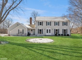 30 Alice Ln, Lake Barrington, IL 60010