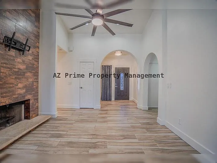 9054 N 84th Ln — Photo 5