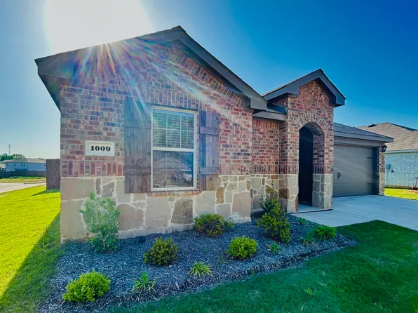 1009 N River Oaks Ln, Chandler, TX 75758