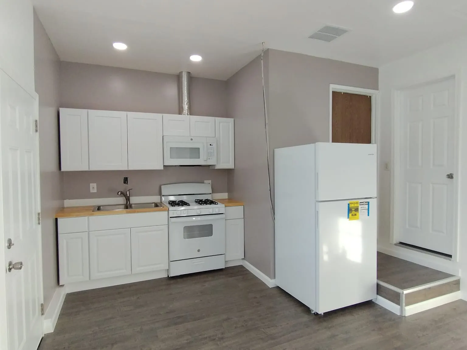 1004 Bering Ct — Photo 1