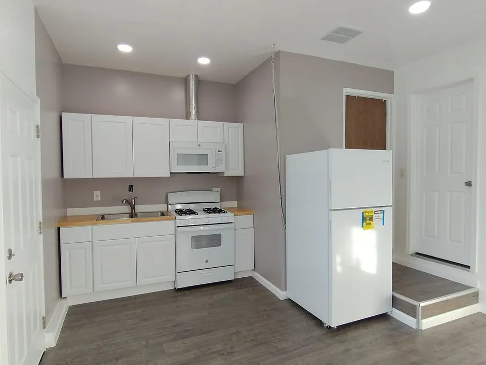 1004 Bering Ct