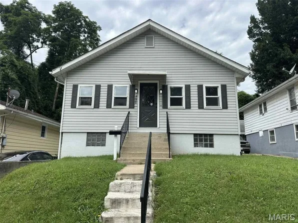 750 Park Dr, Alton, IL 62002