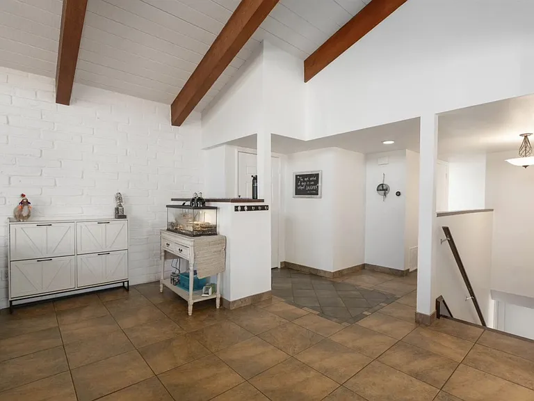 Palos Verdes Dr — Photo 11