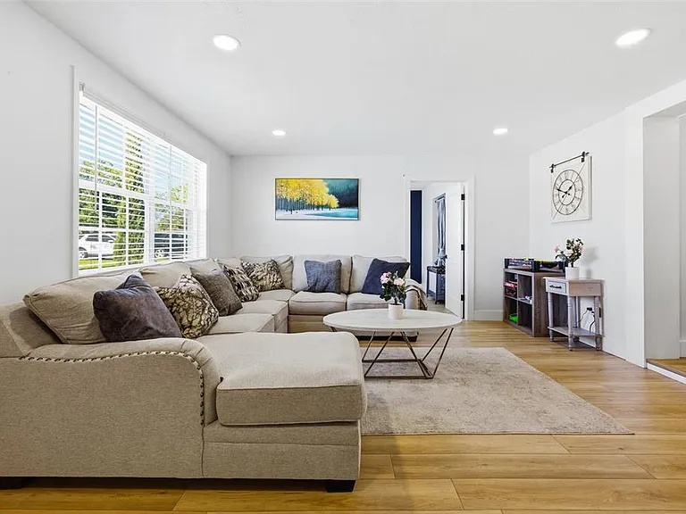 4310 W Carmen St — Photo 9