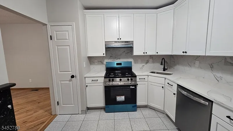 4 bed, 3.5 bath, $4,800 — Photo 4