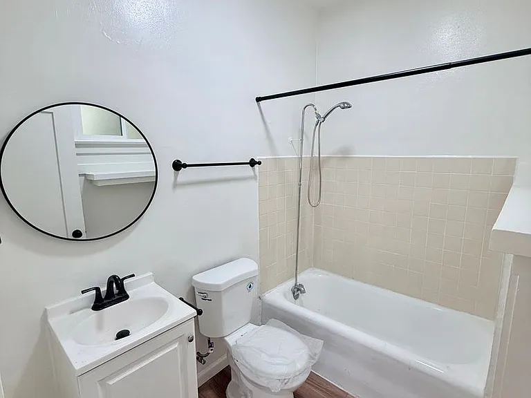 2805-2813A S Vermont Ave — Photo 25