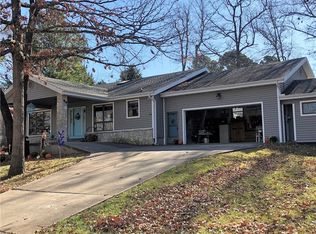 15 Saint Andrews Ln, Eureka Springs, AR 72631