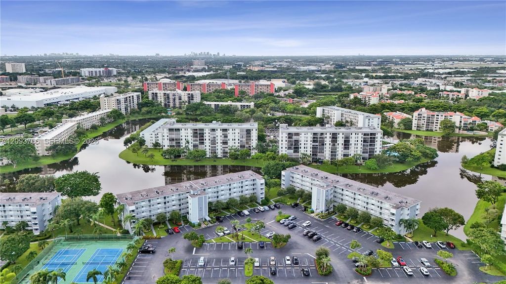 2226 N Cypress Bend Dr APT 408, Pompano Beach