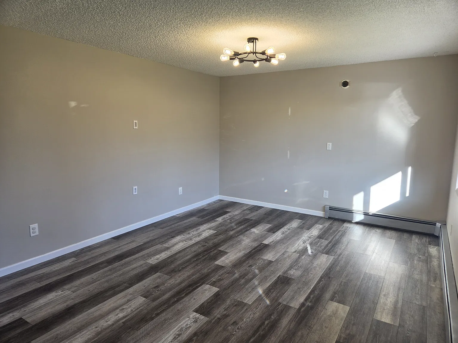 139 S Parkwood St — Photo 2