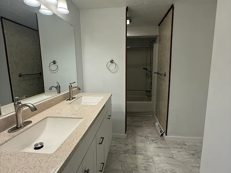 6580 Forest Glen Ave — Photo 11
