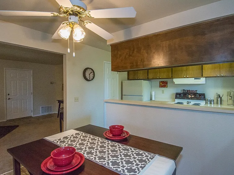 Ceres Plaza Apartments — Photo 5