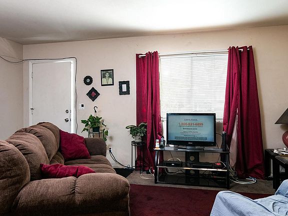5th image of 213 W Santa Barbara St