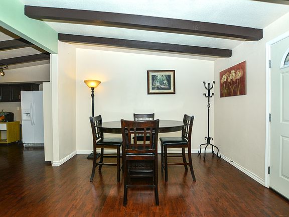 5th image of 221 N Backton Ave