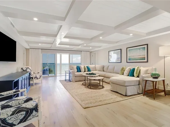 9051 Gulf Shore Dr APT 403, Naples, FL 34108