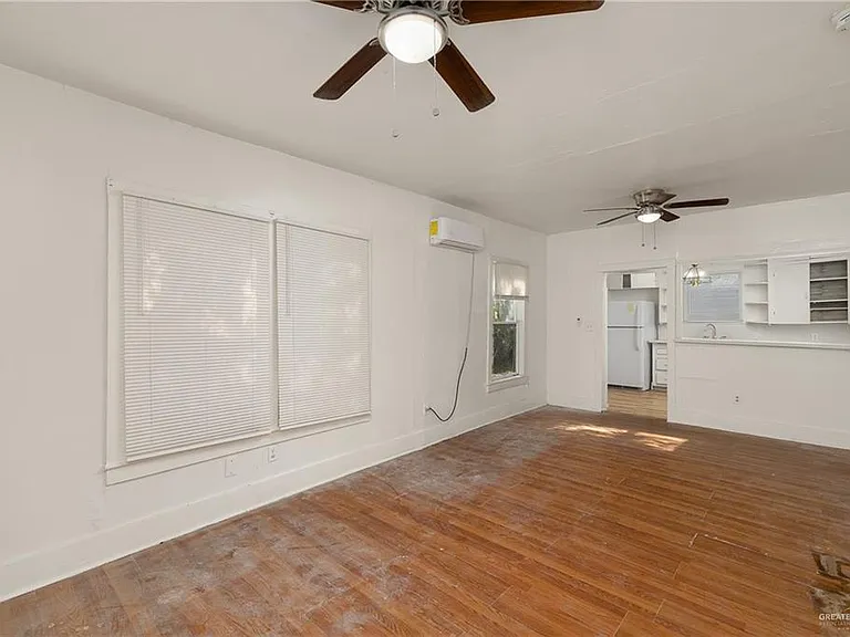 221 W 14th St — Photo 6