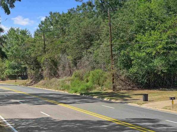 926 Nacogdoches St, Center, TX 75935