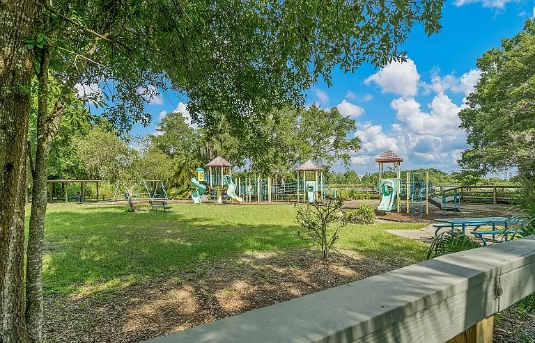 6425 Domizio Dr — Photo 28