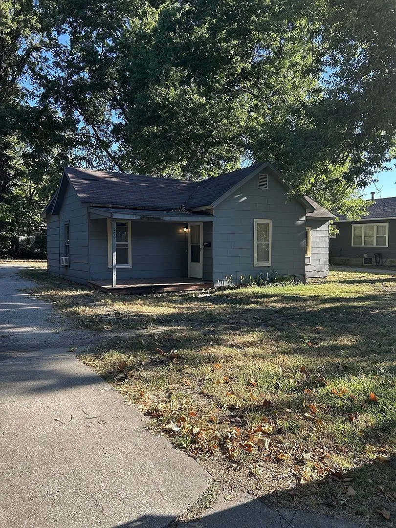 Very Cute 2BR/1BA on Quiet Street — Photo 1