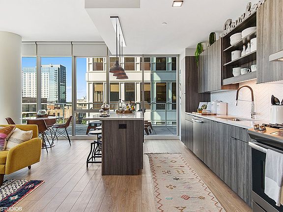 3rd image of 1000 Lake St #5150852