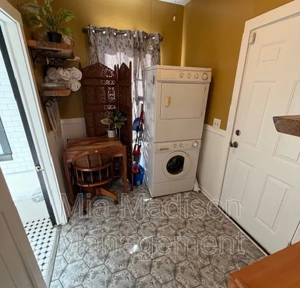 547 E Macon St — Photo 14