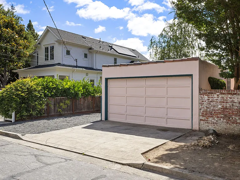 1226 Johnson St — Photo 32