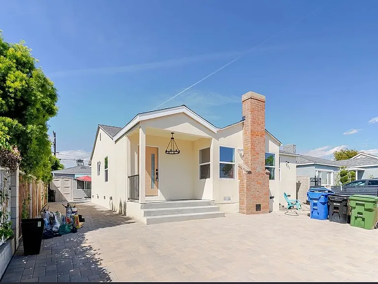 11911 Stagg St — Photo 22