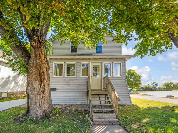 58 Broad St, Oshkosh, WI 54901