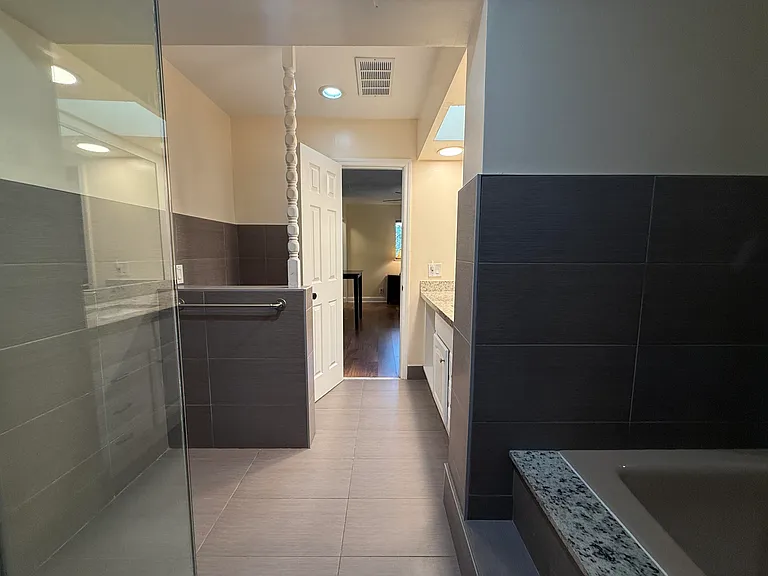 803 NE 2nd Ave #STUDIO — Photo 6