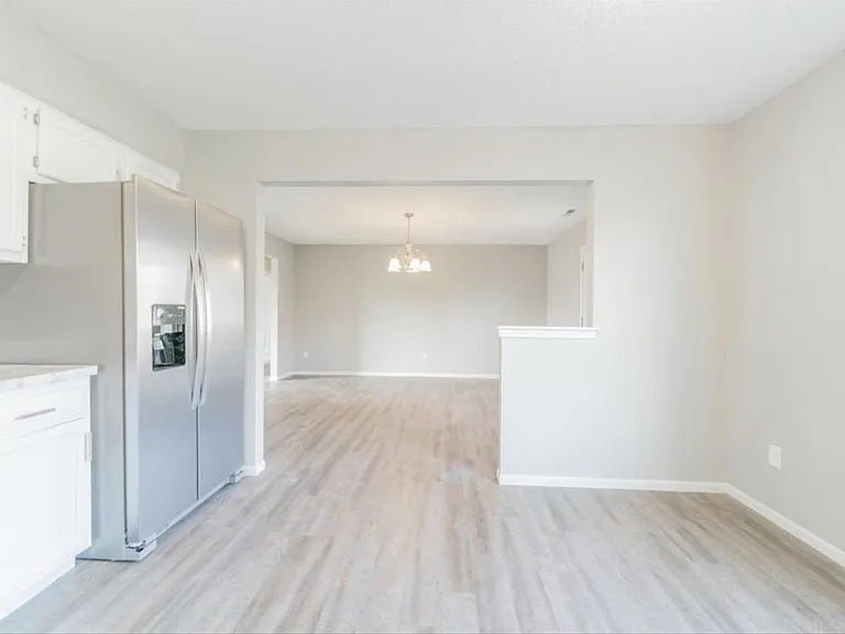 7423 Leswood Ct — Photo 10