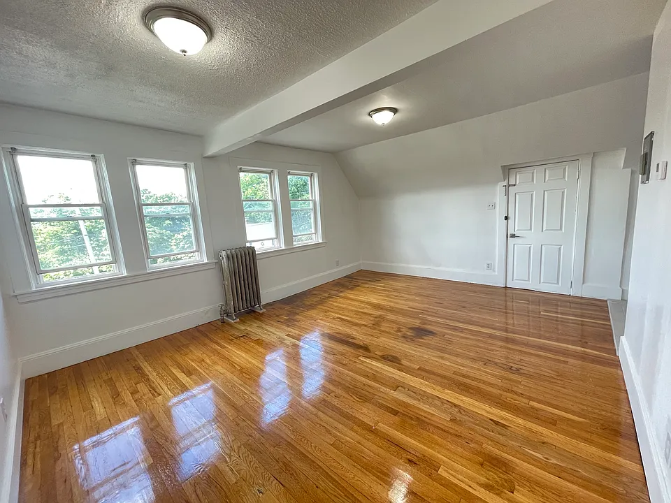 83 Hobart St #83