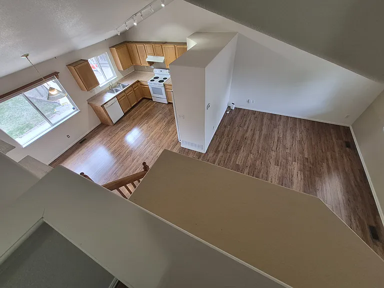 427 Hudson Ct — Photo 16