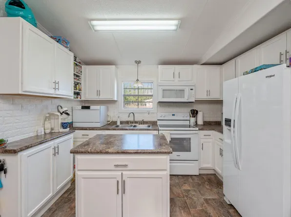 136 Wren Dr, Defuniak Springs, FL 32433