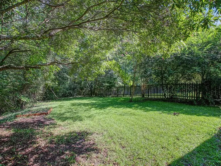 524 Beverly Dr — Photo 10
