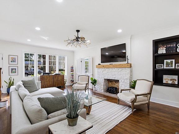 5th image of 2201 Myrtle Ave