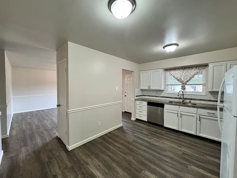 3115 W Santa Ana Ave — Photo 5