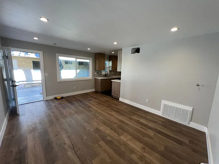 6948 Vesper Ave — Photo 9