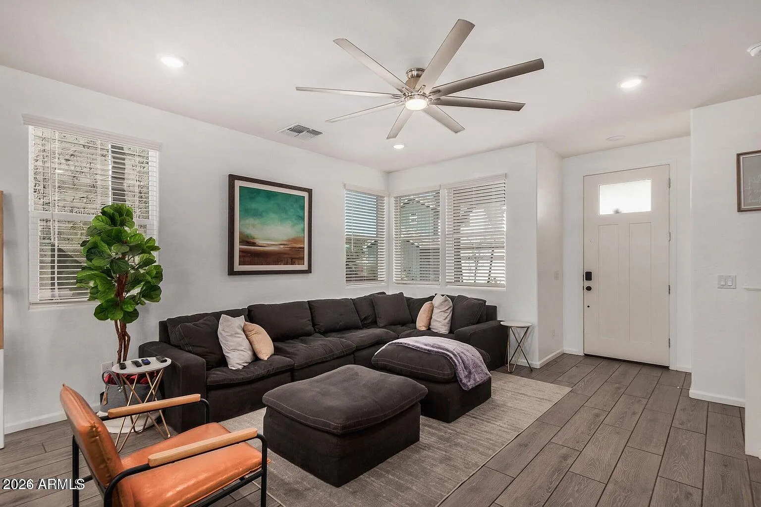 3 bed, 2.5 bath, 1723 sqft, $2,500 — Photo 2