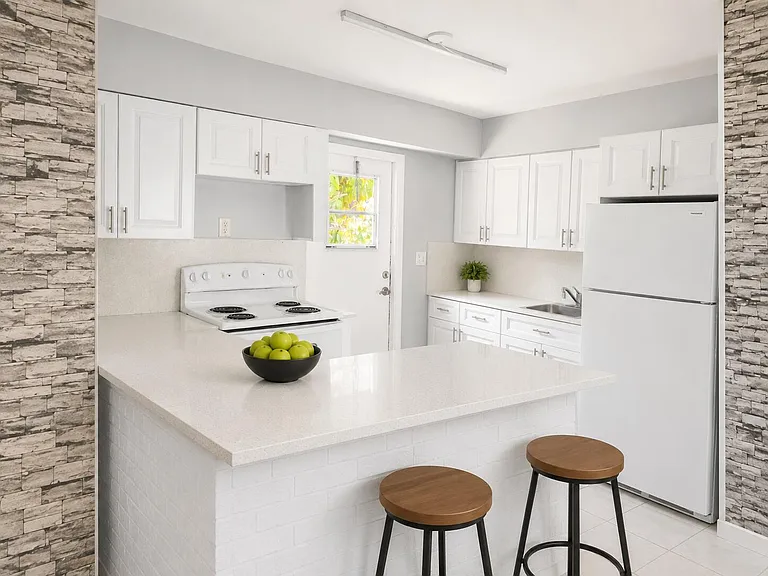7221 Venetian St #4 — Photo 4