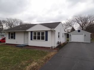 3 Ridgefield Dr, Churchville, NY 14428