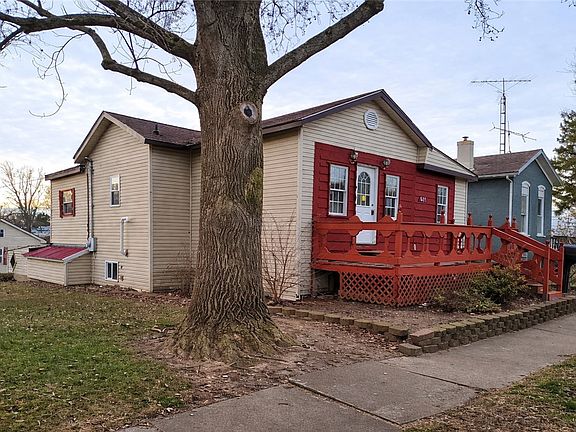 5th image of 611 E 5th St