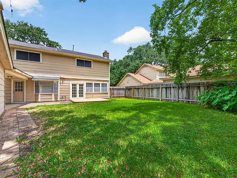 6715 Greenvale Ln — Photo 40
