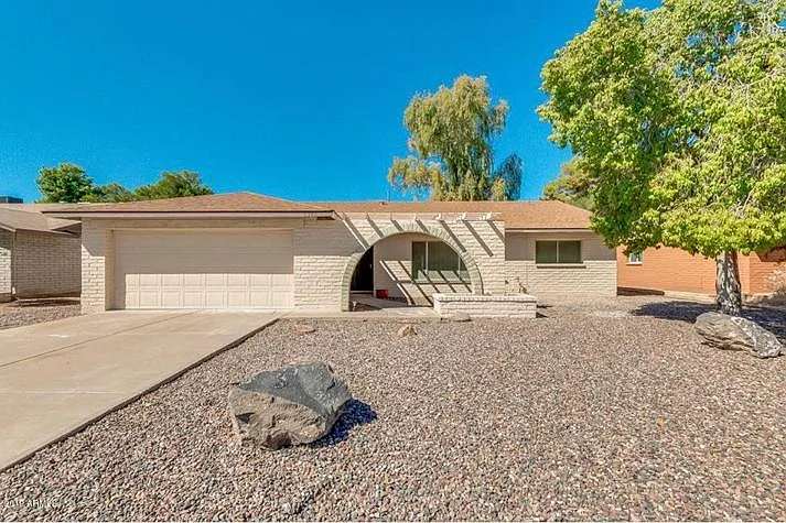 7142 S La Rosa Dr — Photo 1