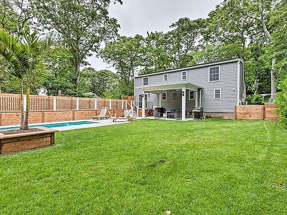 4th image of 10 Marie Ln