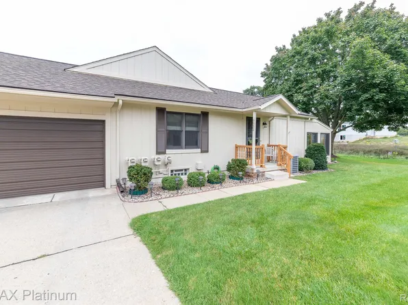 9833 Cambridge Ct #1, South Lyon, MI 48178