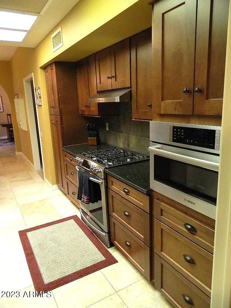 2 bed, 1.5 bath, 1733 sqft, $4,500 — Photo 4