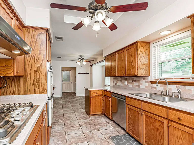 17247 Sharpsburg Ave — Photo 4
