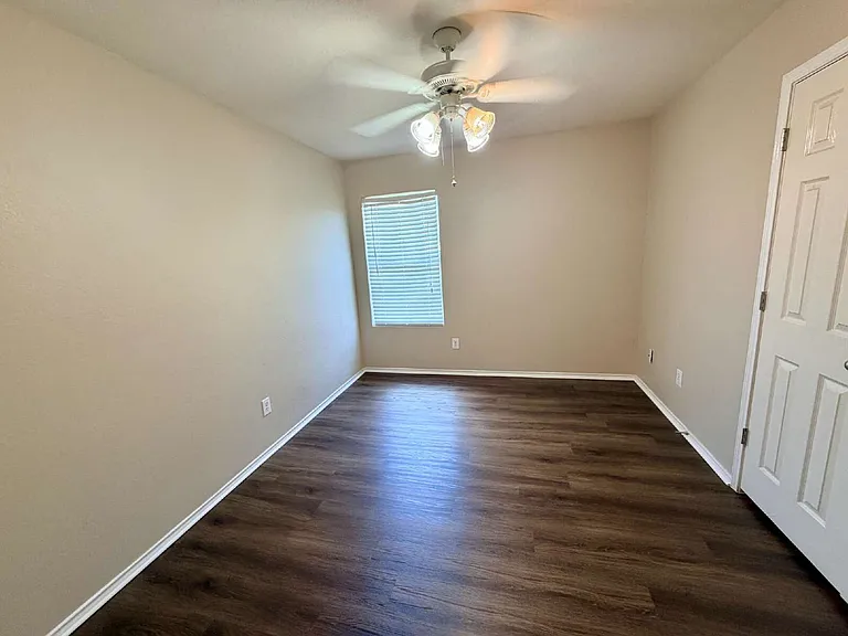 516 W South St — Photo 14