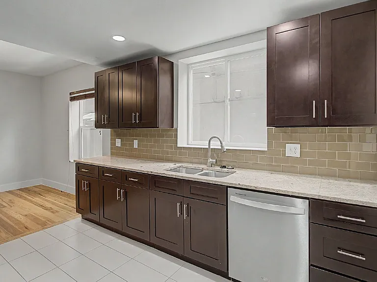 1230 N Logan St — Photo 21